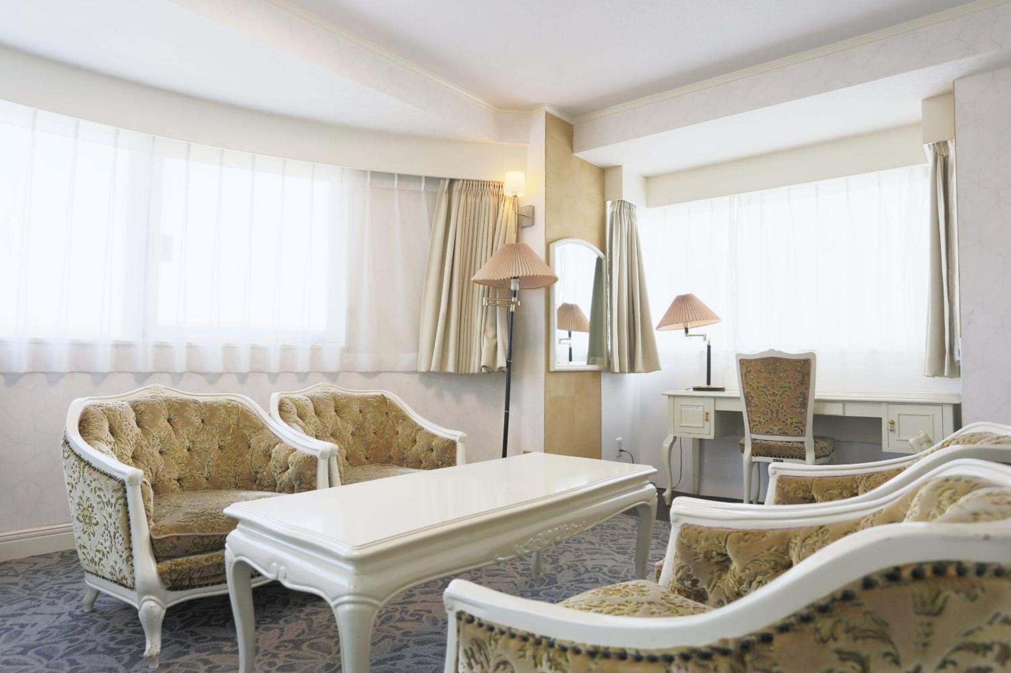 Hotel Castle Inn Йоккаити Экстерьер фото